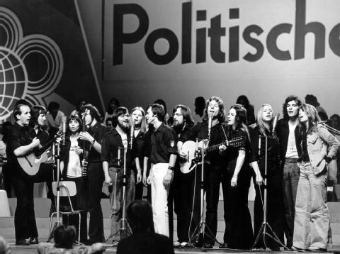 Der Oktoberklub Berlin bei einer Veranstaltung zum Festival des Politischen Liedes im Rahmen der X. Weltfestspiele der Jugend und Studenten 1973 in Berlin.