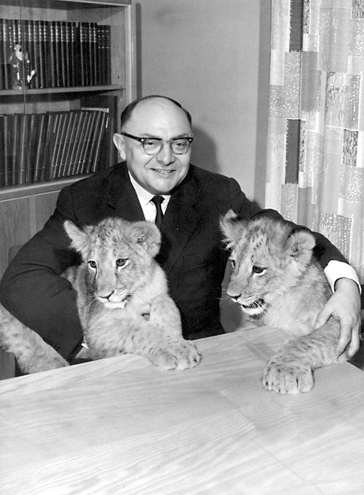 Jeden Sonntagmorgen hieß es im Berliner Rundfunk: "Im Tierpark belauscht". Noch 1990 war diese Sendung die Nummer Eins in der Publikumsgunst. Im Fernsehen der DDR war er mit seiner Sendung "Tierparkteletreff" sehr beliebt.